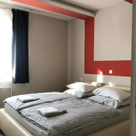 Home Апартаменты *
